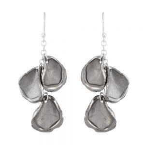 Shiny drop earrings with 3 petals